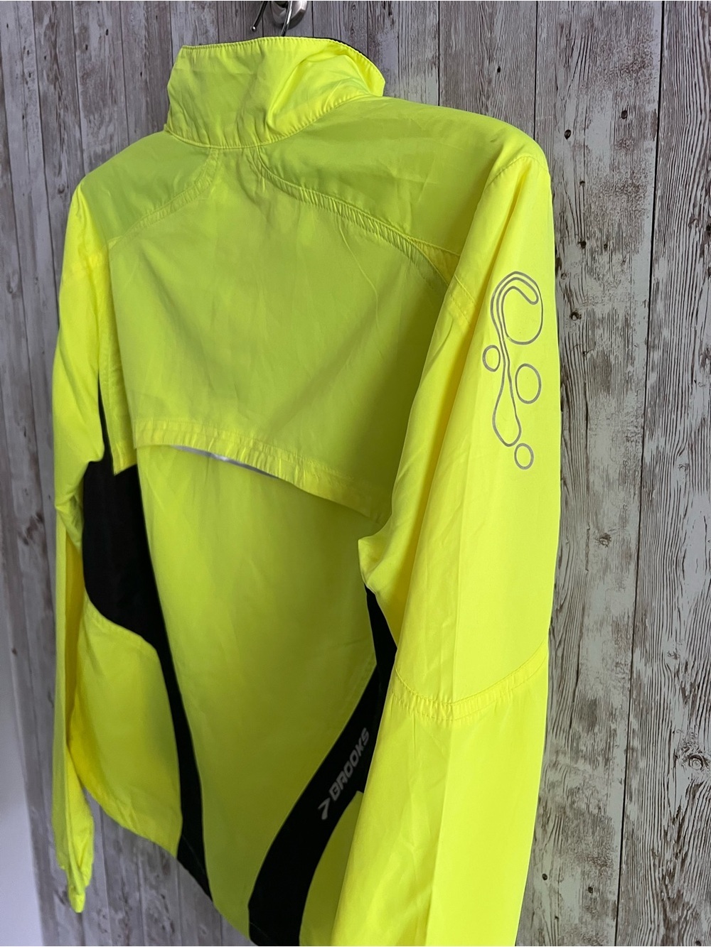 Brooks Shelter Technology Women’s Neon Yellow Runner’s Lightweight Jacket Small - Picture 3 of 5